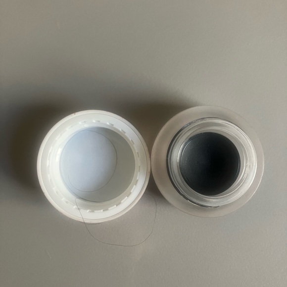 Makeup Revolution Gel Eyeliner Pot - Picture 6 of 7